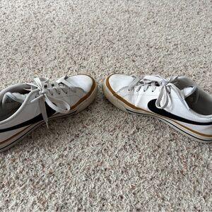 Nike White and Black Casual Sneakers